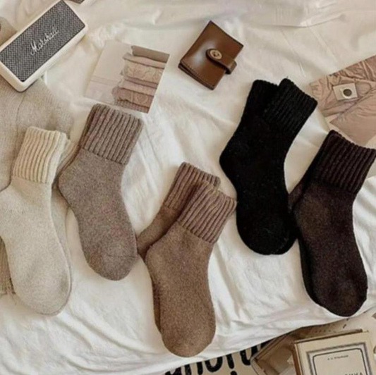 Women's Cozy Mid-calf Socks - Perfect for Fall
